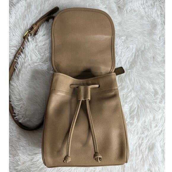 Vintage Coach Taupe 4029 Flap Drawstring 1980s Crossbody Shoulder Bag - Picture 7 of 14